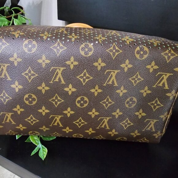 EUC RARE Authentic Limited Edition Louis Vuitton Perforated Speedy 30 - Picture 12 of 16